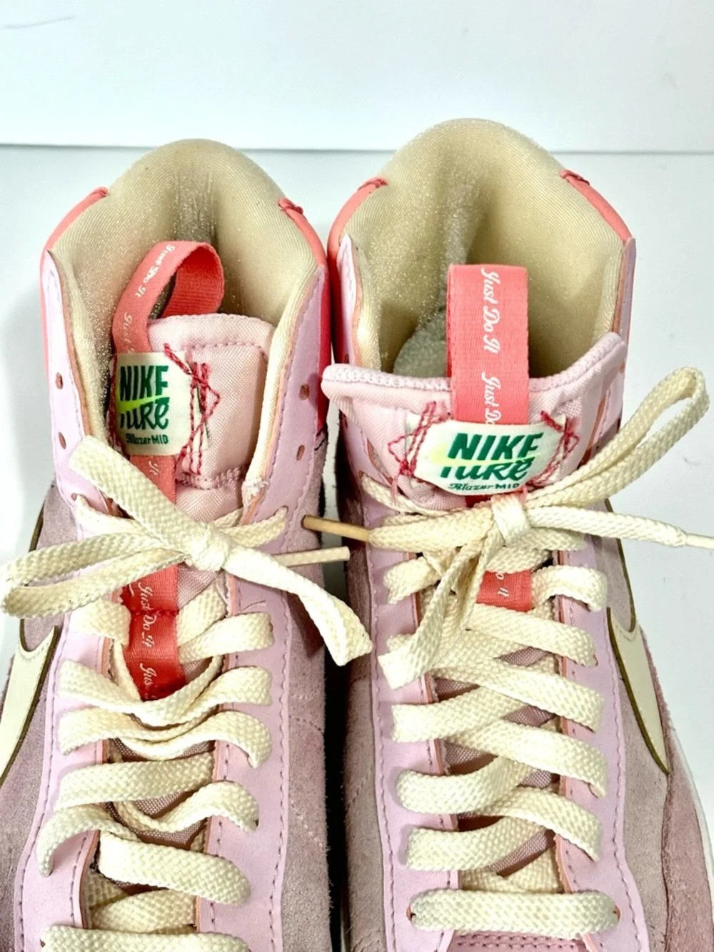 Kids Nike Blazer Mid 77 GS Trainers DQ0369 600 Pink/White Size 6Y